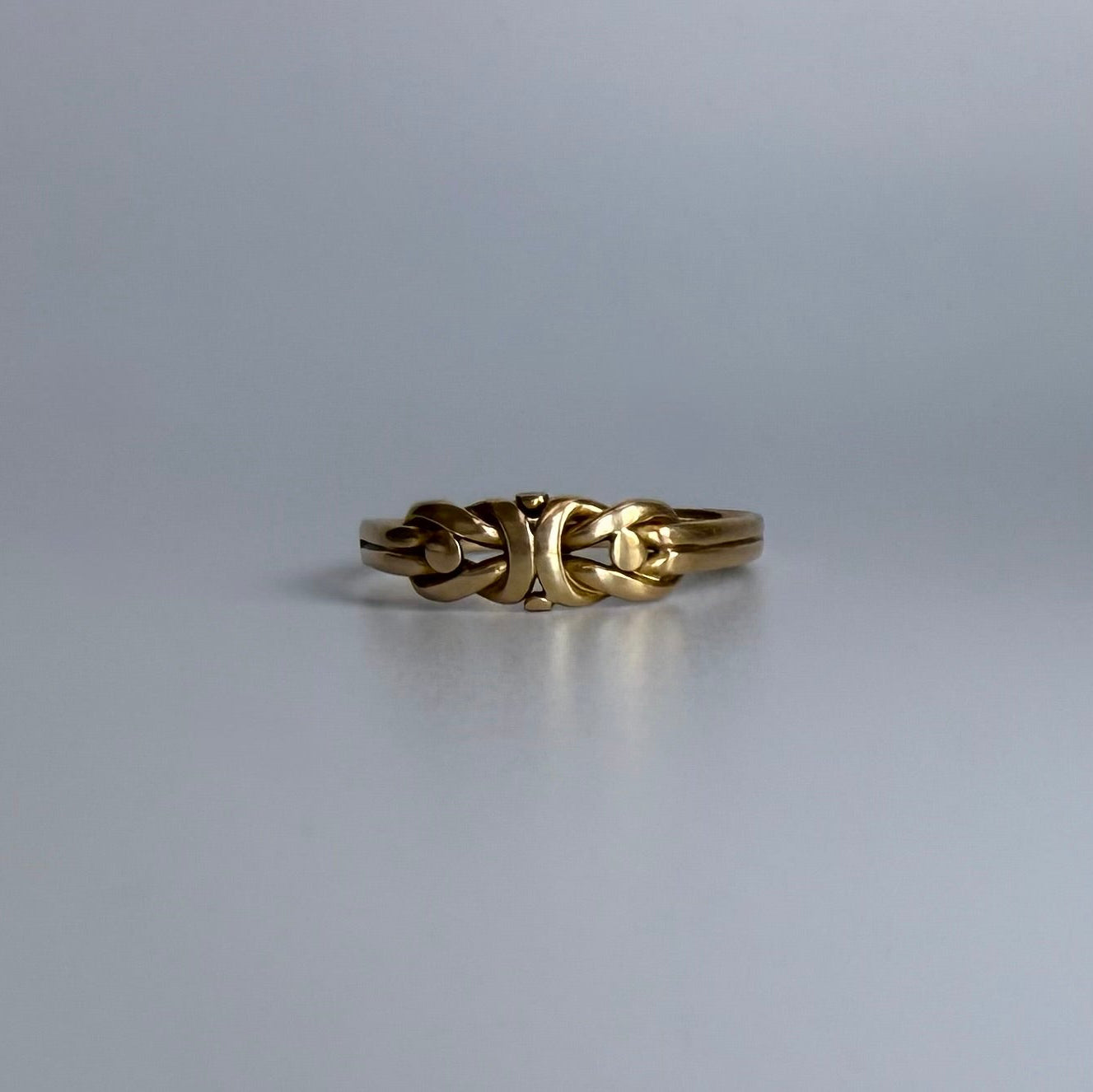 Antique 18 Karat Yellow Gold Knot Ring