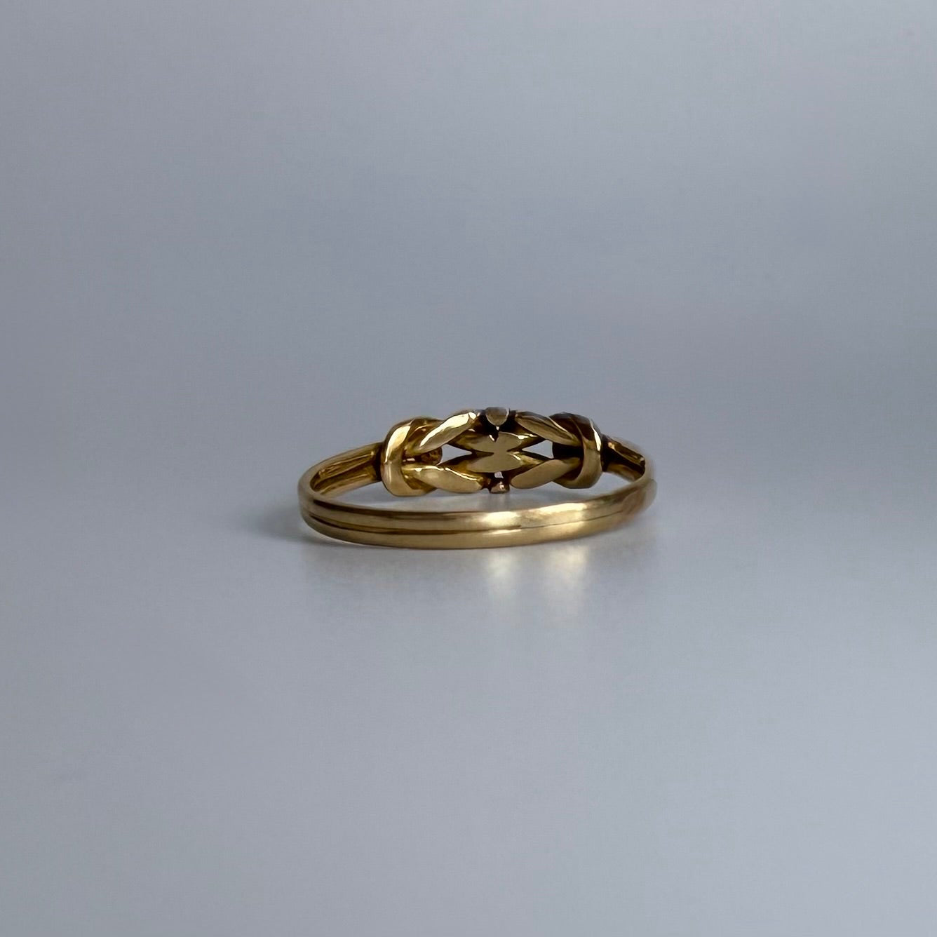 Antique 18 Karat Yellow Gold Knot Ring