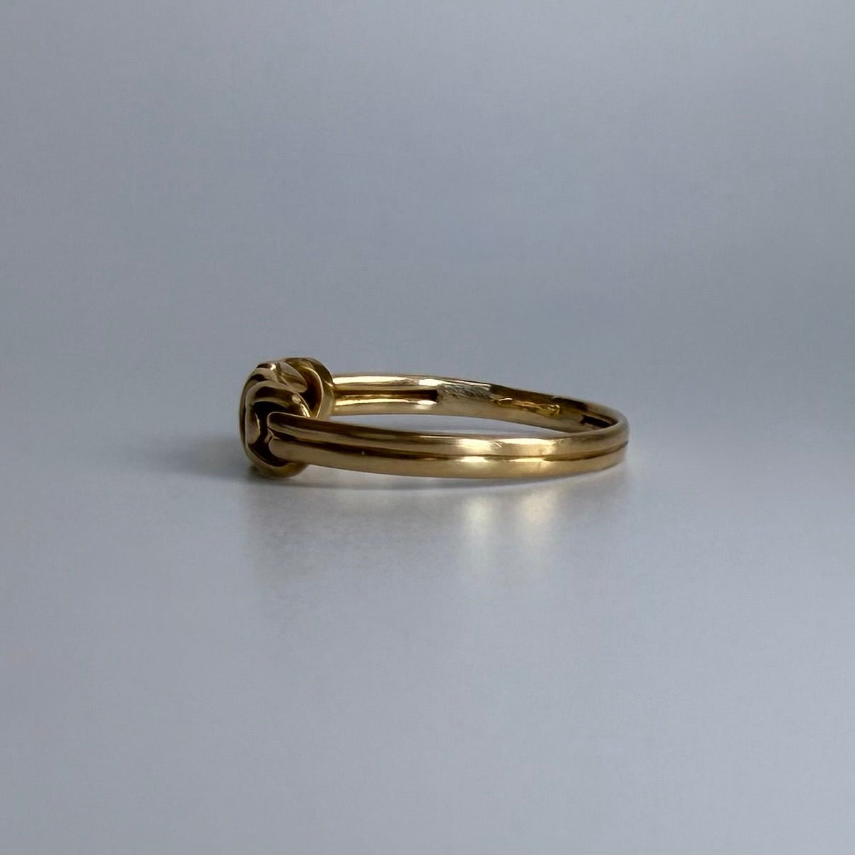 Antique 18 Karat Yellow Gold Knot Ring
