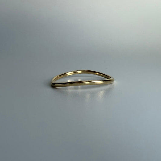 Modern 14K Gold Wavy Band