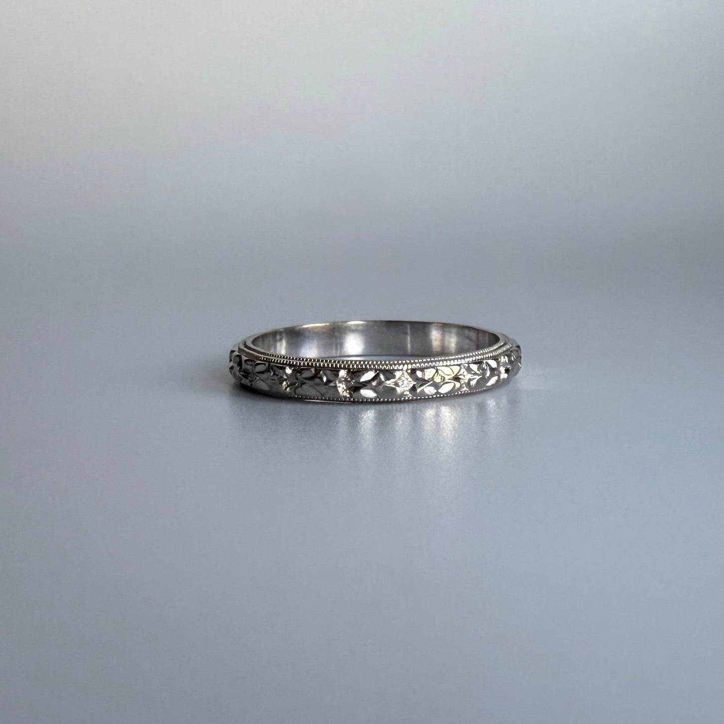 14k White Gold Floral Engraved Band