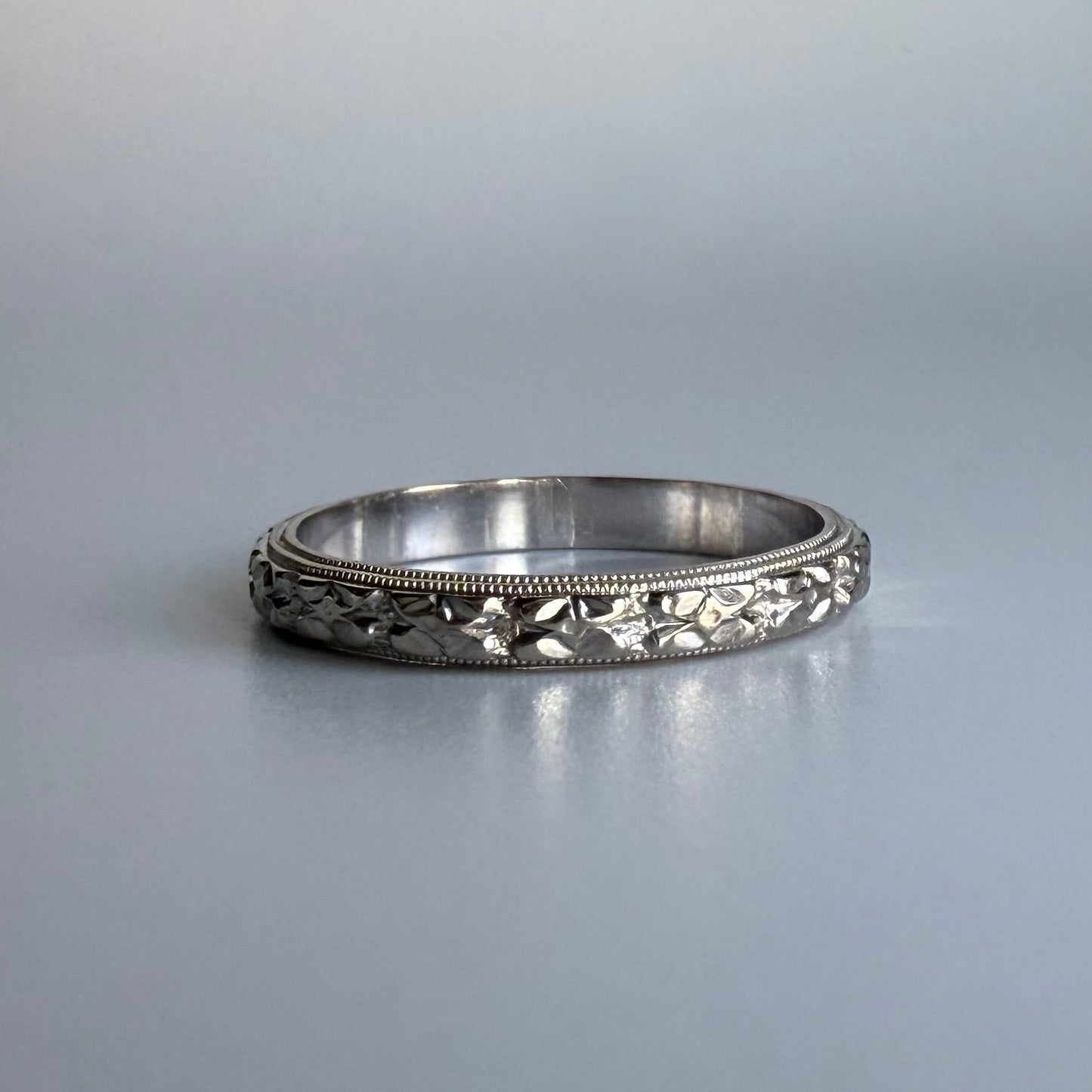 14k White Gold Floral Engraved Band