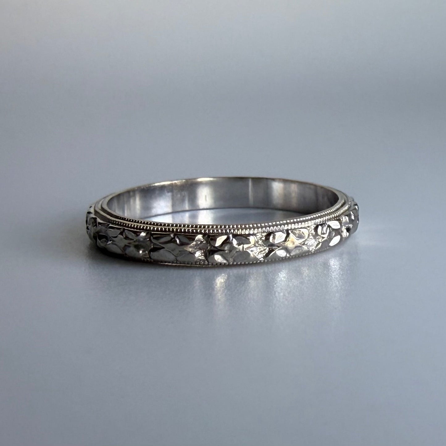 14k White Gold Floral Engraved Band