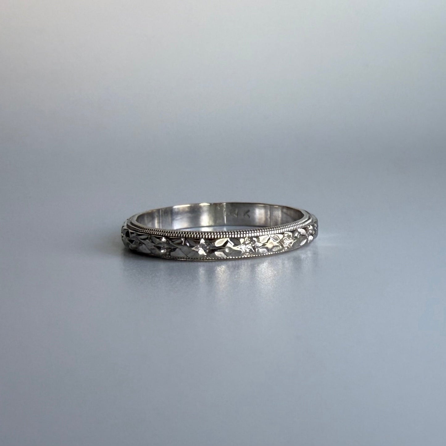 14k White Gold Floral Engraved Band