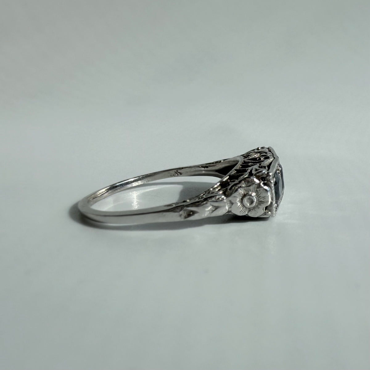 Antique Art Deco 10K White Gold Natural Sapphire Ring