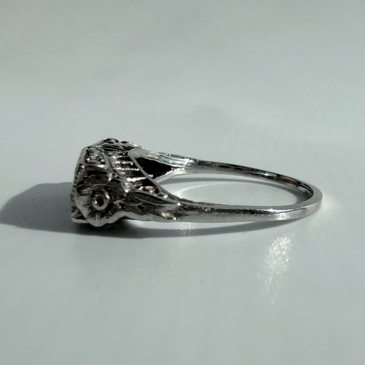 Antique Art Deco 10K White Gold Natural Sapphire Ring