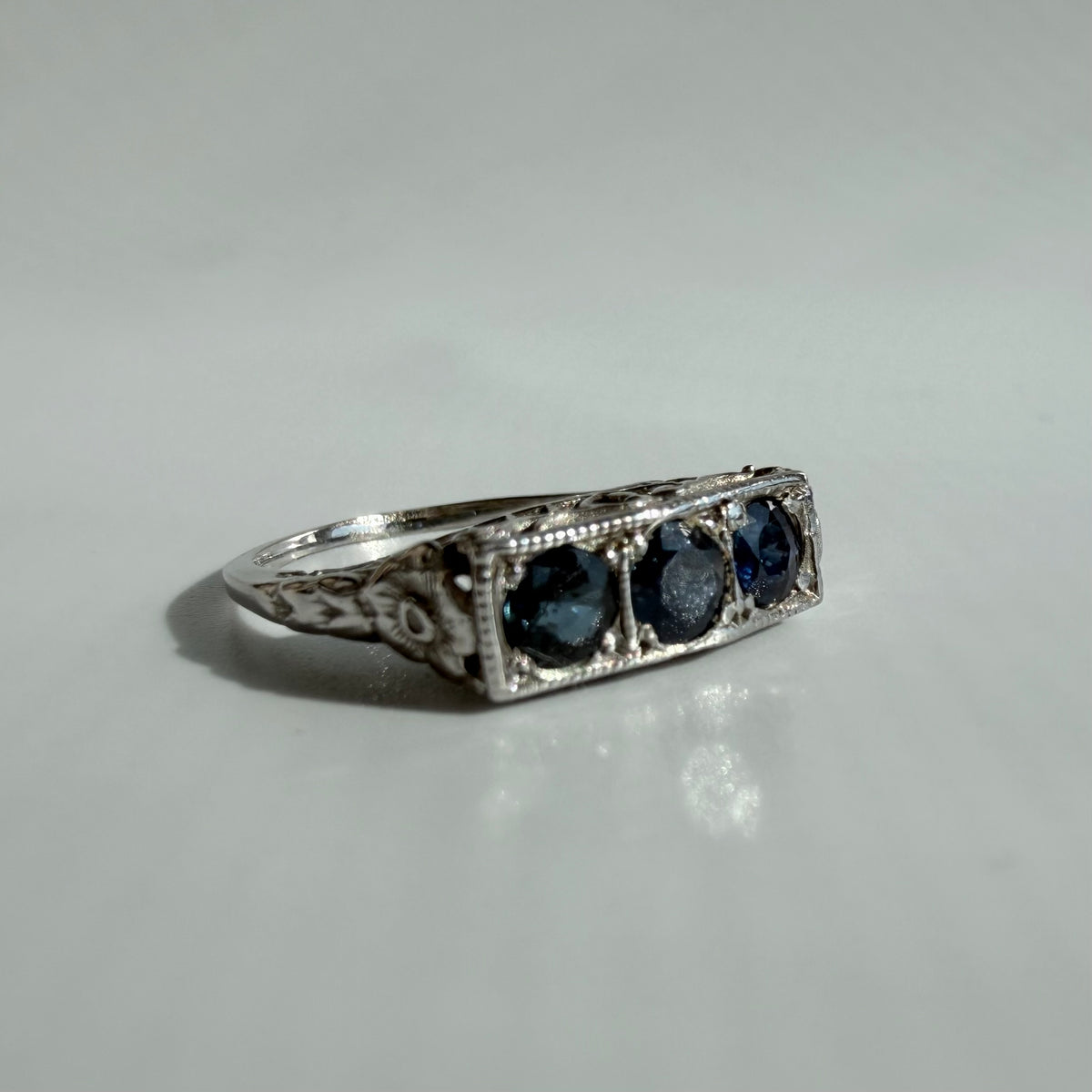 Antique Art Deco 10K White Gold Natural Sapphire Ring