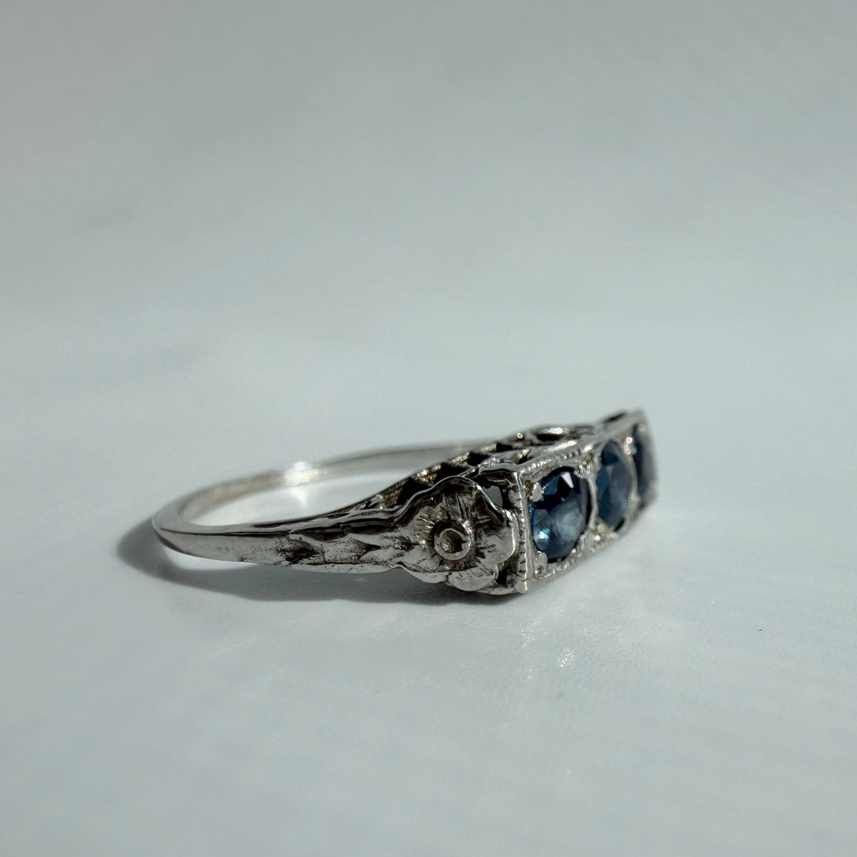 Antique Art Deco 10K White Gold Natural Sapphire Ring