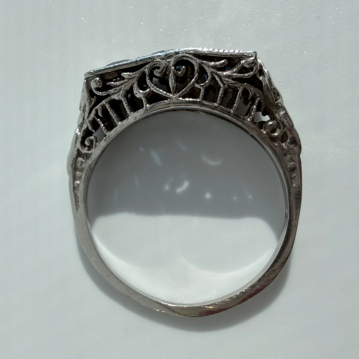 Antique Art Deco 10K White Gold Natural Sapphire Ring